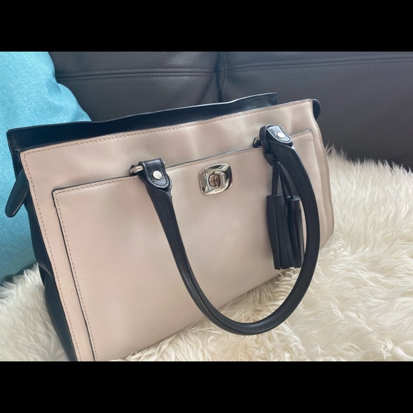 Women’s designer handbags - Picture 6 of 8